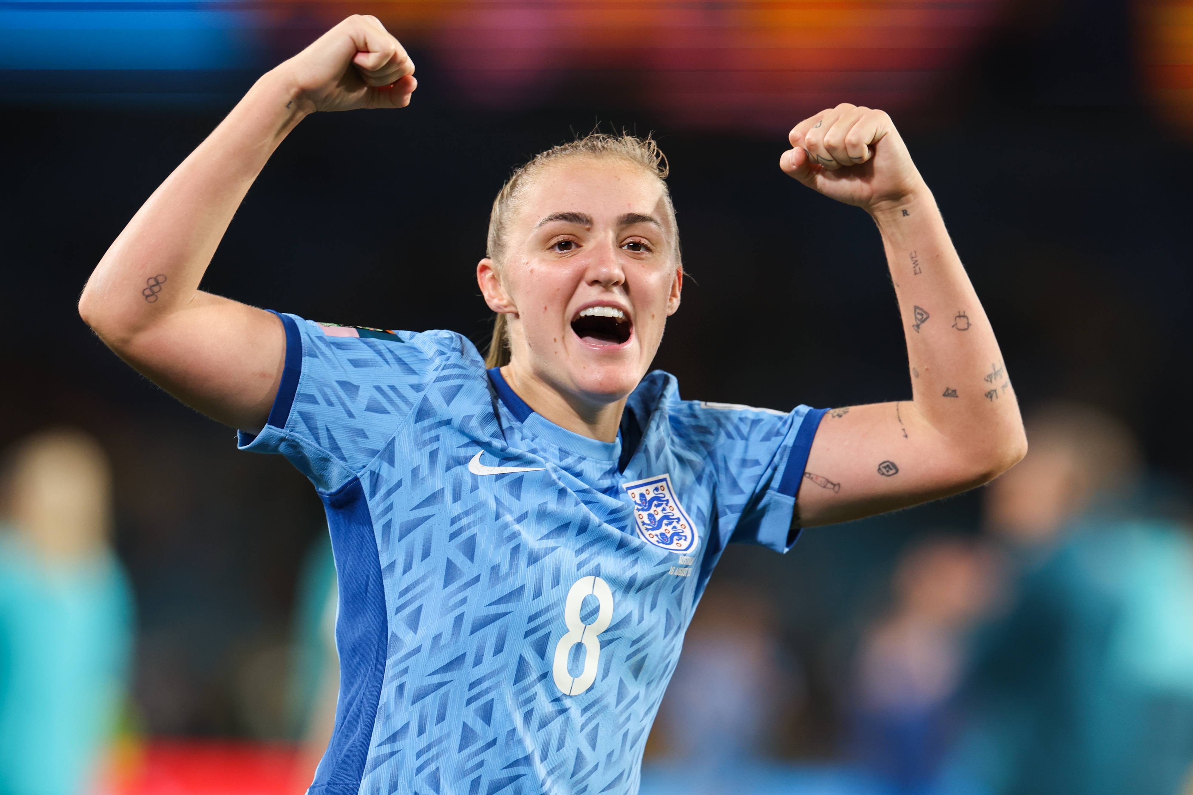 英格兰女足队经历艰难比赛获胜